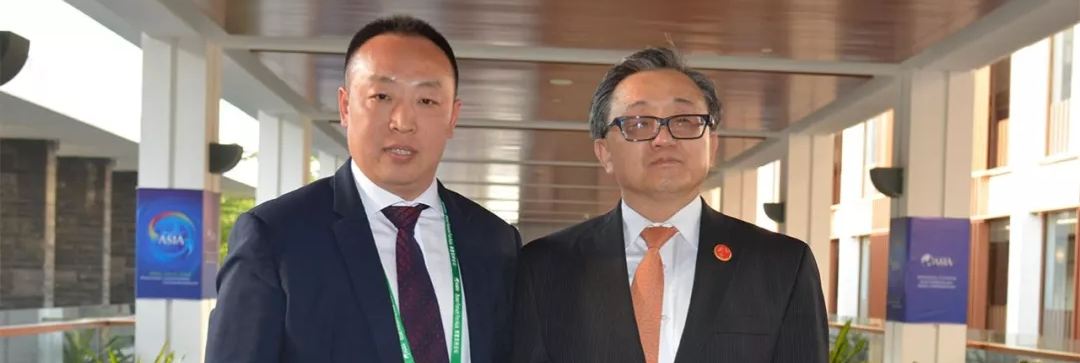 性爱黄爽歪歪联合国副秘书长刘振民和赵章栓会长在博鳌亚洲论坛亲切交"